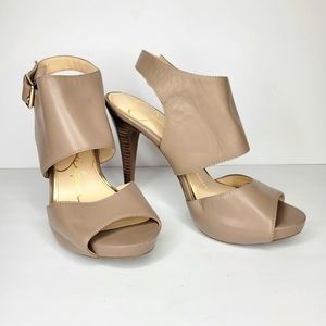 Jessica Simpson taupe leather heel gold buckle